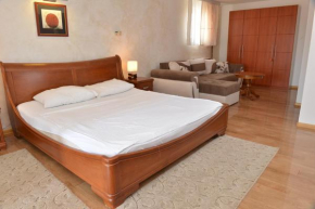 Отель Apartment and Rooms In Club  Инджия